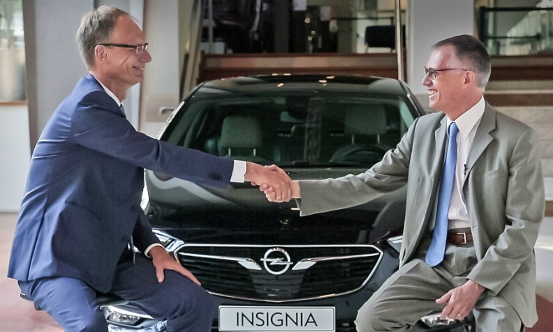 Ο Διευθύνων Σύμβουλος της Opel Michael Lohscheller και ο Διευθύνων Σύμβουλος του Ομίλου PSA Carlos Tavares
