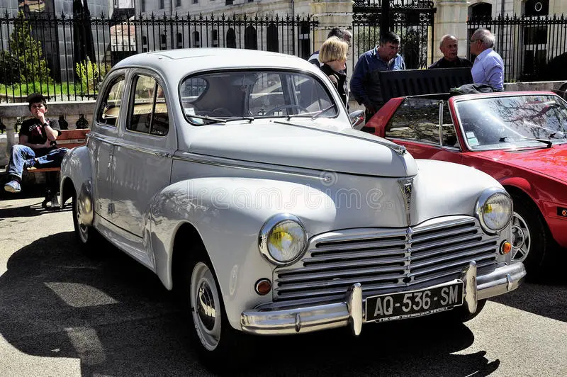 Το Peugeot 203 κυκλοφόρησε το 1948