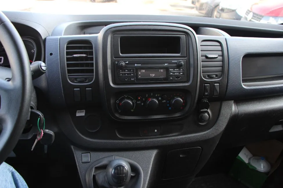 Opel Vivaro 1.6 Cdti Airco 43000km EU6 Warranty Image 9